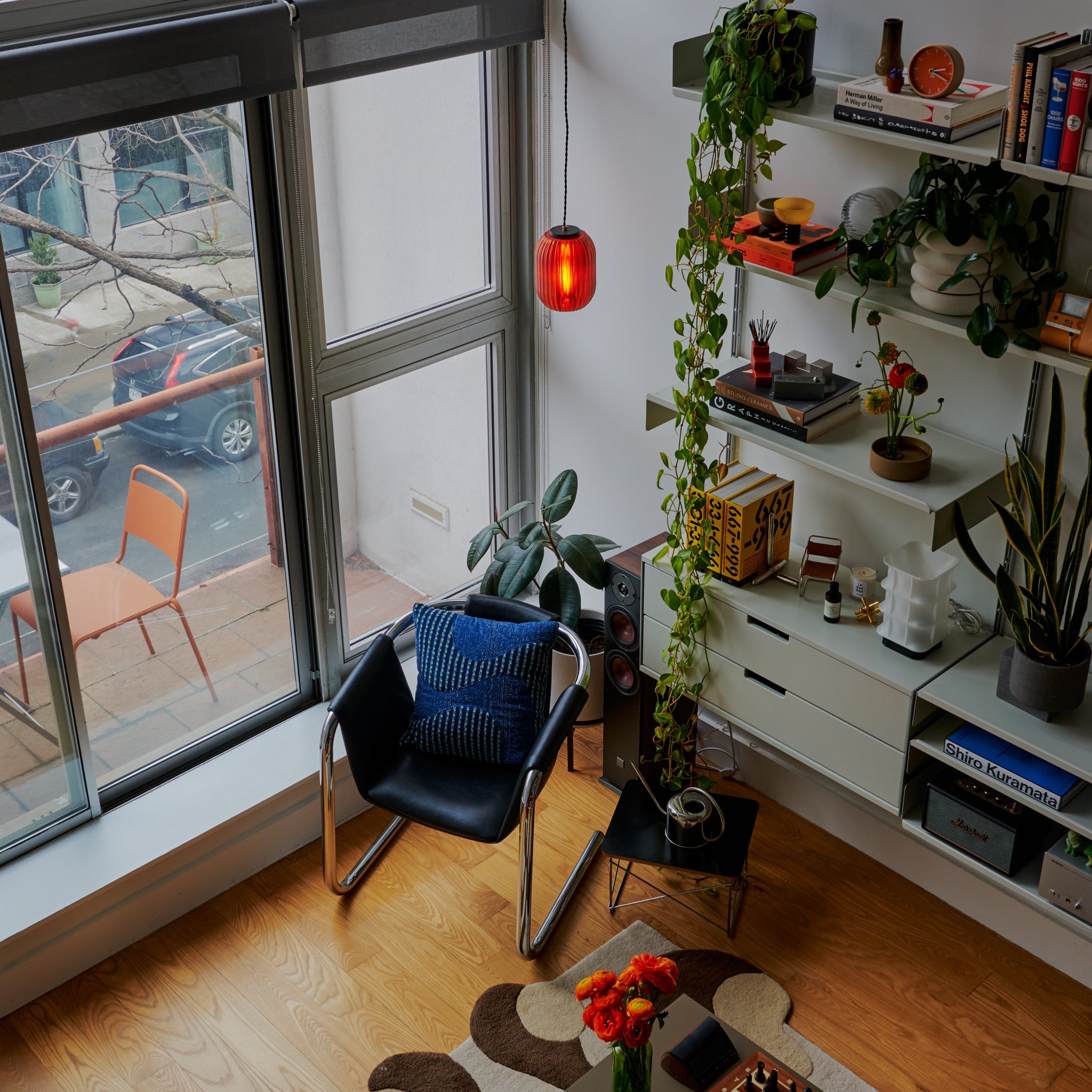 Image of Allium Pendant Amber in a modern living room