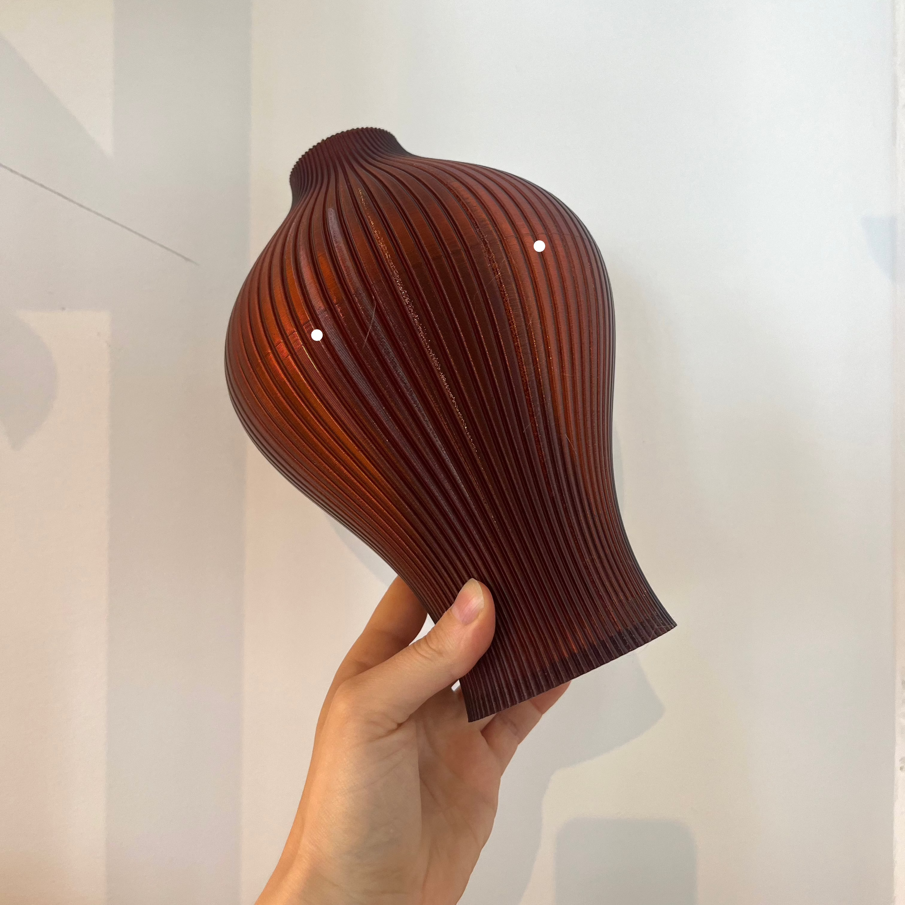 Baleine Lamp in amber with defect on white background