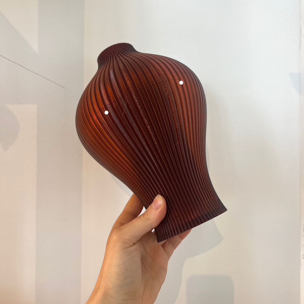 Baleine Lamp in amber with defect on white background