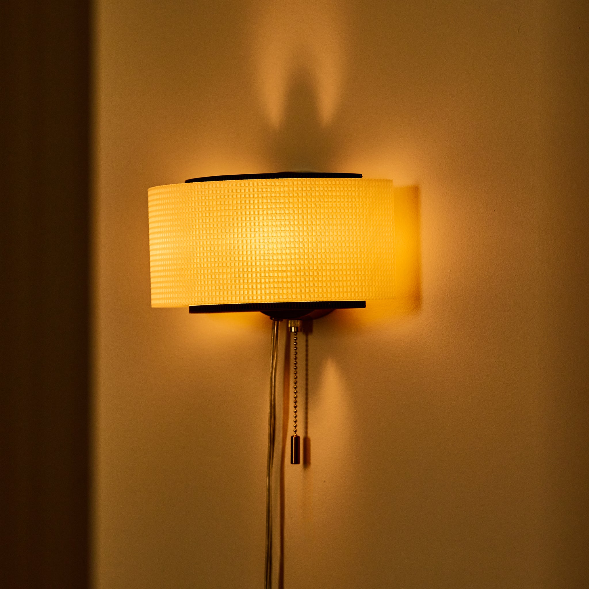 Lina Sconce in natural in horizontal orientation