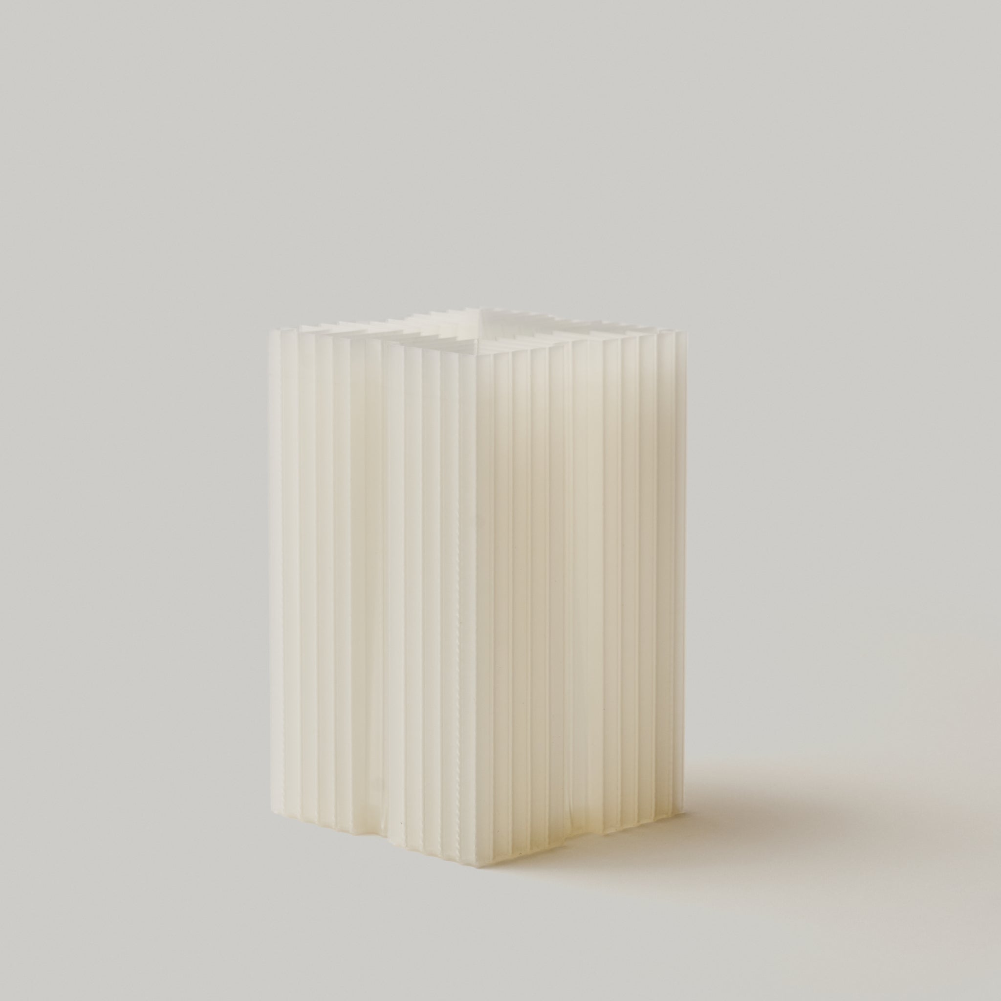 Mini Brut shade in natural on white background
