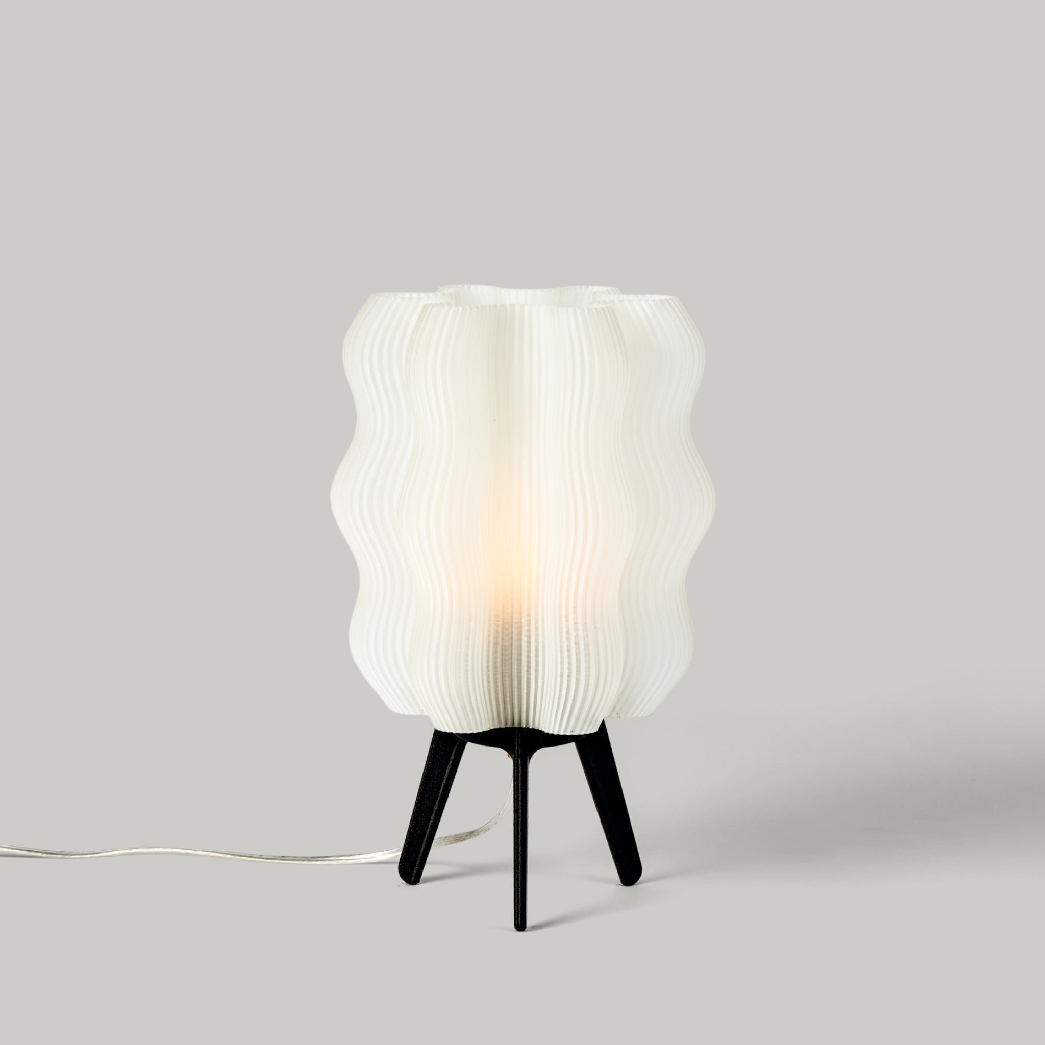 Wavy Lamp in matte black on white background